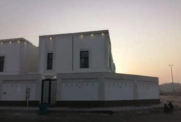 Villa for sale in the northeast corner of Al-Sawari district, Al-Khobar